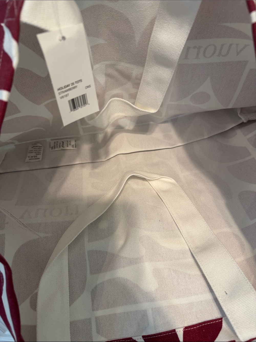 Vuori Holiday 2025 tote - Picture 5 of 5